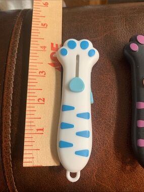 Cat box cutter